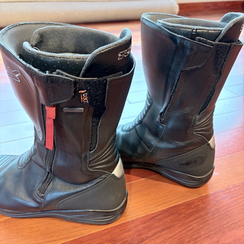 Motorcycle boots
